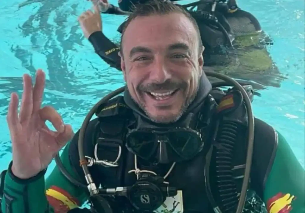 El guardia civil Miguel Ángel González Gómez, en una práctica de buceo.