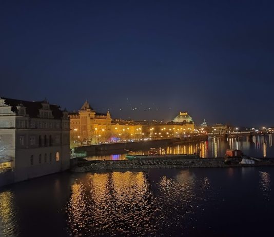 Praga desde el río Moldava. (Foto: La Crónic@)