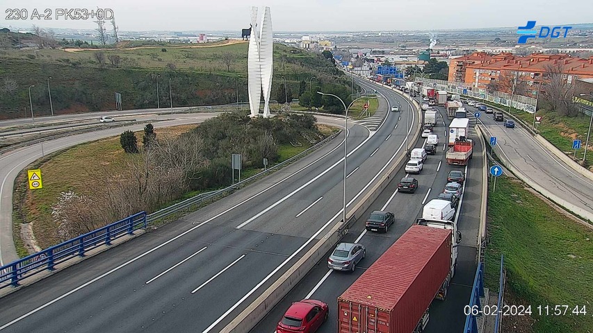 La retención en Guadalajara está siendo kilométrica, en ambos sentidos. (Foto: DGT)