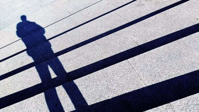 Sombra y escaleras. Guadalajara, 2024. (Foto: A. González / La Crónic@)