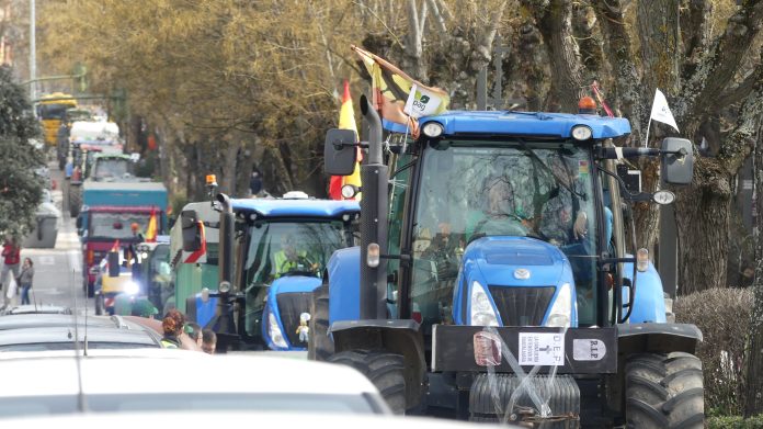 La tractorada ha cruzado de punta a punta la ciudad de Guadalajara este 14 de febrero de 2024. (Foto: La Crónic@)