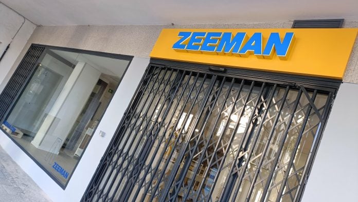 Exterior de la nueva tienda de Zeeman, en la Plaza Mayor de Guadalajara. (Foto: La Crónic@)