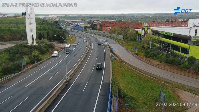 Más tranquilidad que de ordinario en la A-2 en Guadalajara durante las primeras horas del Miércoles Santo de 2024. (Foto: DGT)