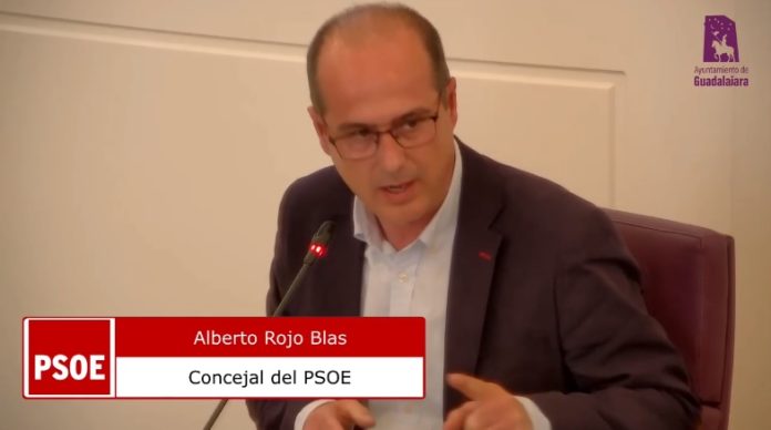 Alberto Rojo, durante el pleno del Ayuntamiento de Guadalajara del 15 de marzo de 2024.