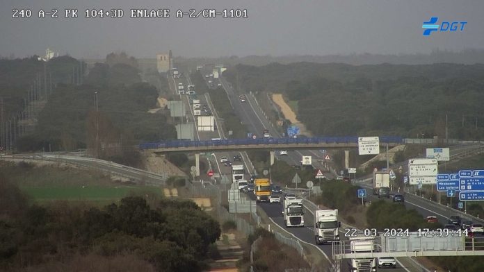 A la altura de almadrones, la presencia de camiones era más que notoria este viernes de Operación Salida. (Foto: DGT)
