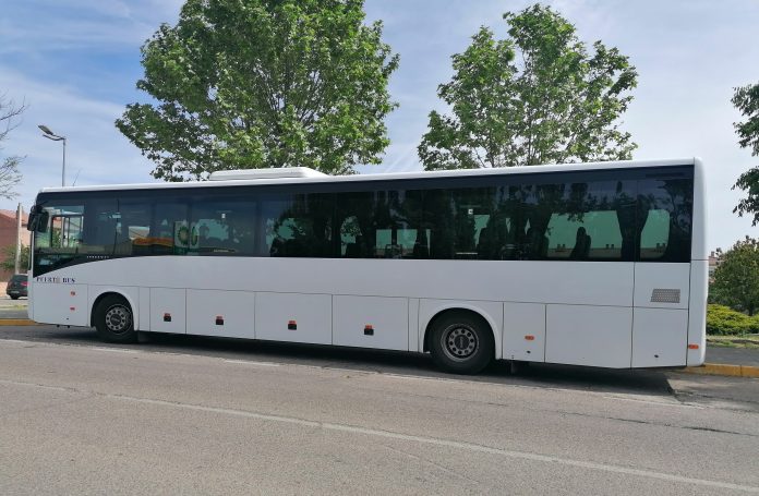 Autobús del Plan Astra en Villanueva de la Torre.