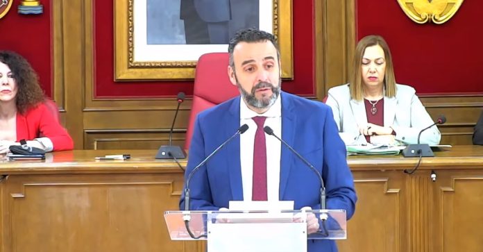 José Luis Blanco, en el pleno de su despedida, el 3 de marzo de 2024, la víspera de cesar también como concejal una vez tome posesión su sucesor en la Alcaldía de Azuqueca de Henares.
