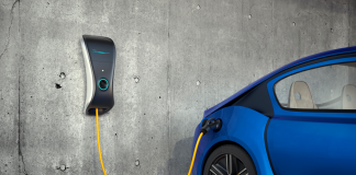 Cargador para un coche eléctrico en un garaje comunitario particular.