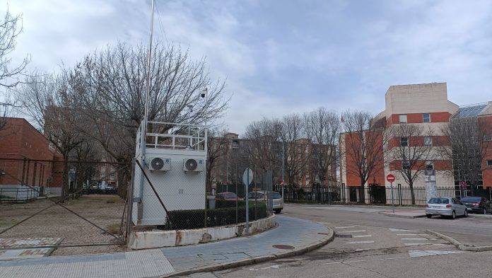 Desde esta estación de la calle Cifuentes controla la Junta la calidad del aire de Guadalajara. (Foto: La Crónic@)