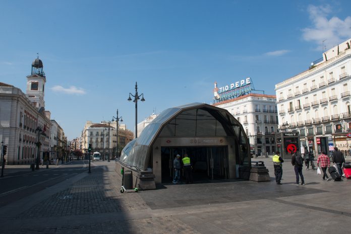 Estación de metro en la Puerta del Sol. (Foto: Joaquín Corchero / EP)