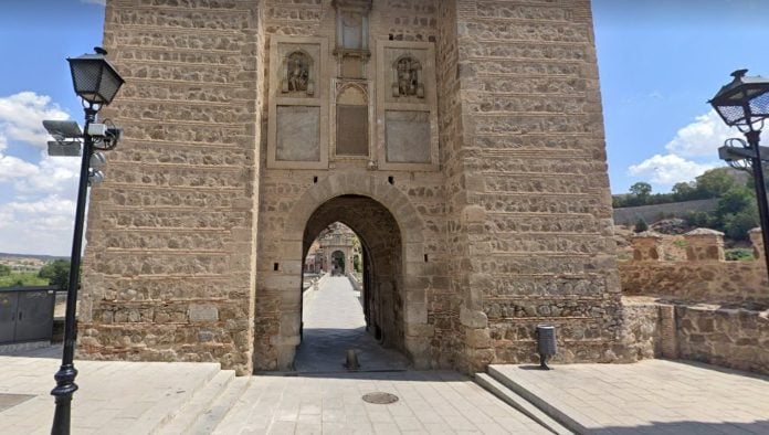 AMP.- Sucesos.- Una pelea entre dos hombre en el Puente de Alcántara de Toledo se salda con los dos detenidos La menor se precipitó desde el Puente de Alcántara, en Toledo.