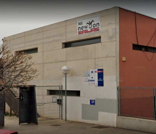 Exterior del instituto "Newton-Salas" de VIllanueva de la Torre. (Foto: Google Maps)