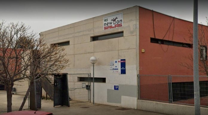 Exterior del instituto "Newton-Salas" de VIllanueva de la Torre. (Foto: Google Maps)