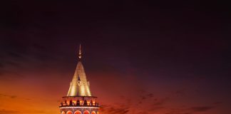 Vista nocturna de la Torre Gálata, en Estambul.