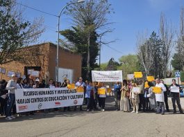 Protesta de los trabajadores del Centro de Educación Especial "Virgen del Amparo" de Guadalajara, el 21 de marzo de 2024. (Foto: EP)