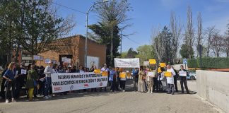 Protesta de los trabajadores del Centro de Educación Especial "Virgen del Amparo" de Guadalajara, el 21 de marzo de 2024. (Foto: EP)