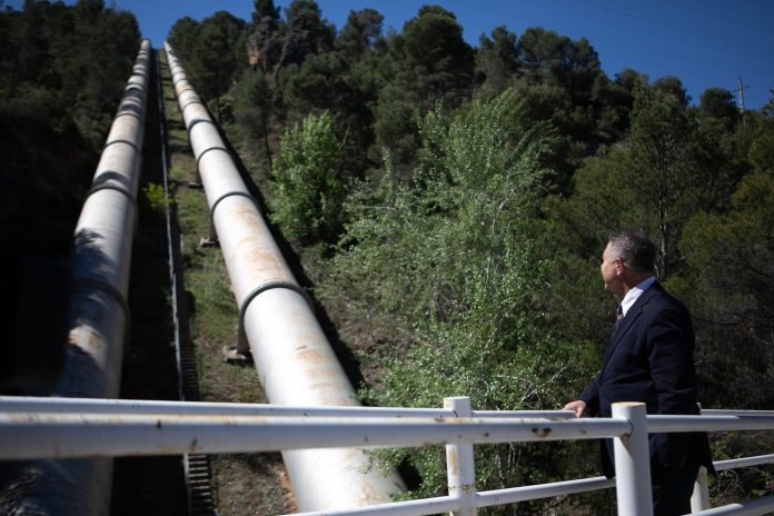 García-Page este 17 de abril de 2024, en Bolarque.