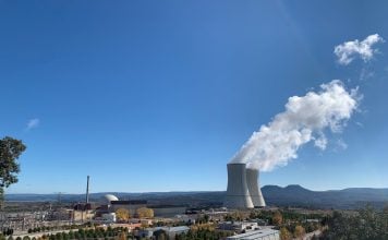 El PP quiere que la central nuclear de Trillo siga más allá de 2035 Central nuclear de Trillo. al fondo, las Tetas de Viana.