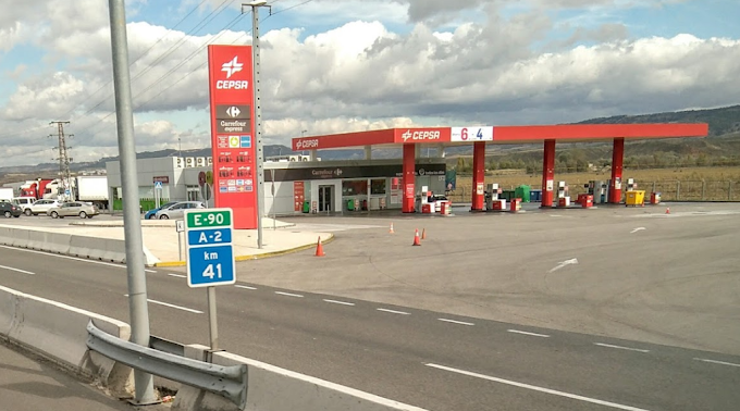 Gasolinera de Cepsa en la A-2, a la altura de Azuqueca.