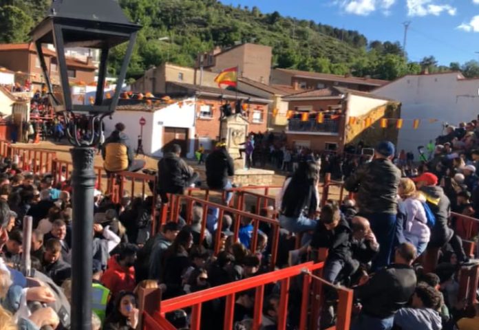 Suelta de toros en Chiloeches el 27 de abril de 2024. (Foto: Facebook)