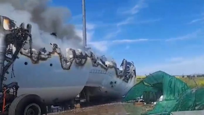 Incendio originado en la cola de un Airbus 330 en el aeropuerto de Ciudad Real el 18 de abril de 2024.