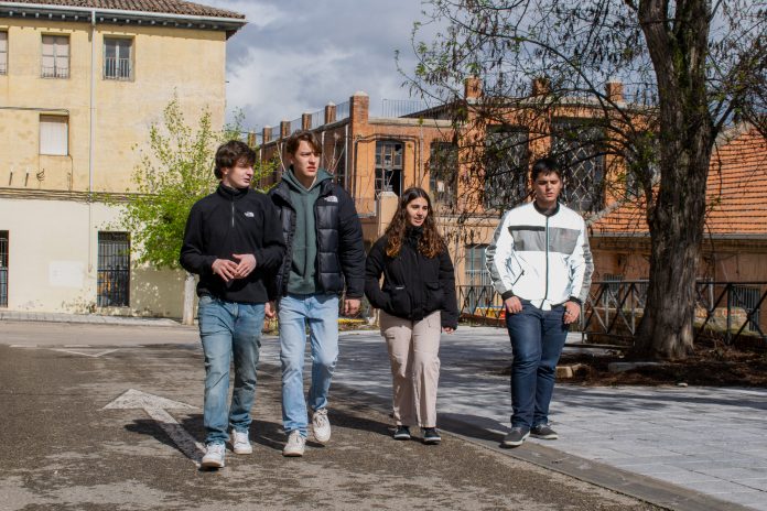 Miembros de Juventudes Socialistas de Guadalajara en el Fuerte de San Francisco.