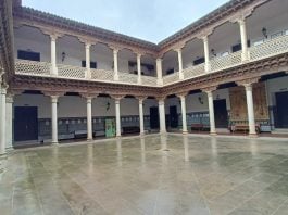 El patio renacentista del Liceo Caracense sin estudiantes ni turistas el 10 de marzo de 2024, domingo. (Foto: La Crónic@)