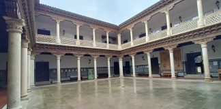 El patio renacentista del Liceo Caracense sin estudiantes ni turistas el 10 de marzo de 2024, domingo. (Foto: La Crónic@)