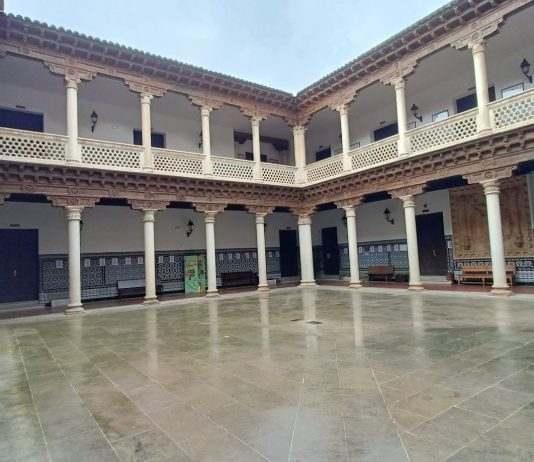 El patio renacentista del Liceo Caracense sin estudiantes ni turistas el 10 de marzo de 2024, domingo. (Foto: La Crónic@)