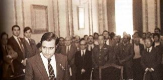 Toma de posesión de Francisco Javier Irízar Ortega como alcalde de Guadalajara, en 1979. Era el primero elegido democráticamente en la ciudad desde antes de la guerra civil.