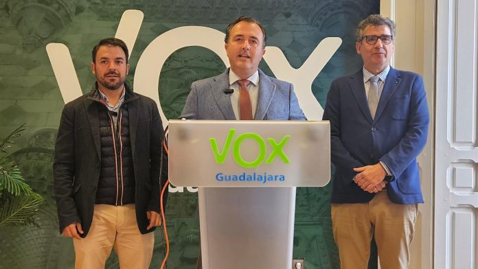 Rueda de prensa de Vox en Guadalajara el 2 de abril de 2024. (Foto: EP)