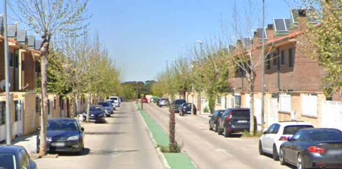 Vista parcial de la avenida de los Picos de Europa, en Pioz. (Foto: Google Maps)