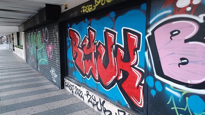 Grafitis en plena Plaza de Santo Domingo en enero de 2023. (Foto: La Crónic@)