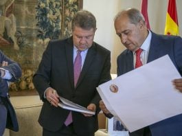 Irízar ha entregado en Fuensalida la memoria del Consejo Consultivo de Castilla-La Mancha, que el abogado alcarreño preside.