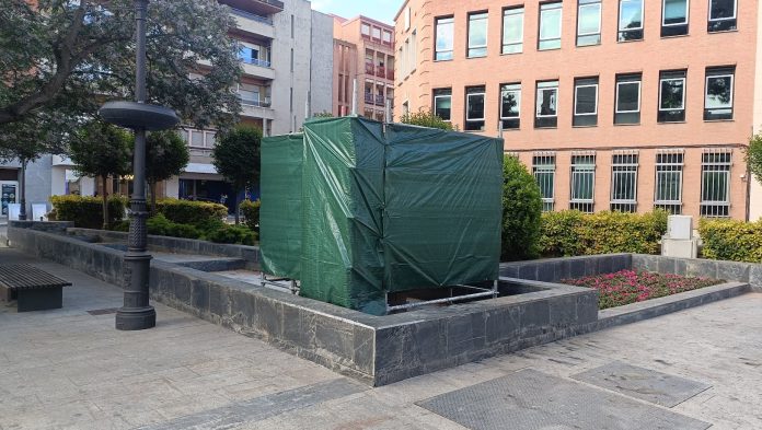 Todo lo listo para la recuperación de la mejor versión del Neptuno de la Plaza del Jardinillo. (Foto: La Crónic@)
