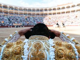 Hasta tres veces tuvo que calarse Víctor Hernández la montera en la corrida de la confirmación de alternativa en Las Ventas. Esfuerzo baldío el de esa tarde. Pero su cartel sigue en ascenso imparable en la plaza más importante del mundo. (Foto: Plaza 1)