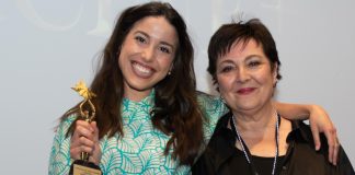 Clara Navarro, en el momento de recibir su premio en Madrid. (Foto: Esparraguera)