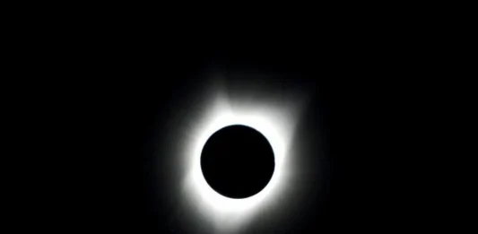 Eclipse solar total.