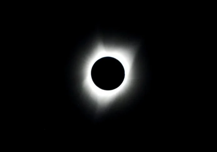 Eclipse solar total.