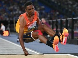 Jordan Díaz en uno de los saltos durante los Europeos de Roma, donde ha conseguido unos estratosféricos 18,18.