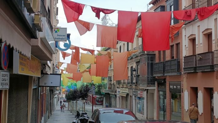 El Maratón de los Cuentos ya se hace notar desde hace días en la calle Miguel Fluiters. (Foto: La Crónic@)