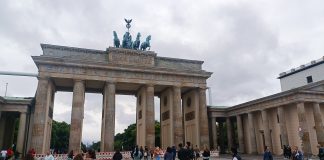 La Puerta de Brandemburgo en mayo de 2024. Se ha reconvertido en "fan zone" para la Eurocopa. (Foto: La Crónic@)
