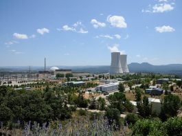 Torres de la central nuclear de Trillo, inconfundibles en el paisaje alcarreño.