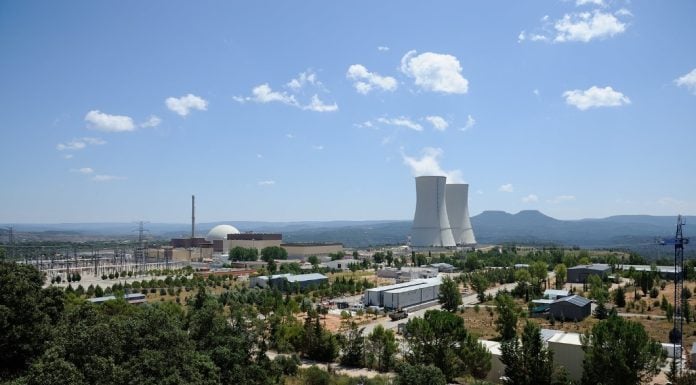 Torres de la central nuclear de Trillo, inconfundibles en el paisaje alcarreño.