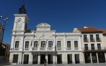 Fachada del Ayuntamiento de Guadalajara en julio de 2024. (Foto: La Crónic@)