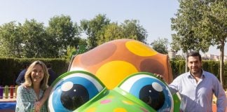 Ana Guarinos y José Luis Alguacil en el renovado parque del Nuevo Alamín.