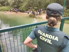 Agente de la Guardia Civil en la Fiesta Ganchera de Taravilla, el 31 de agosto de 2024.