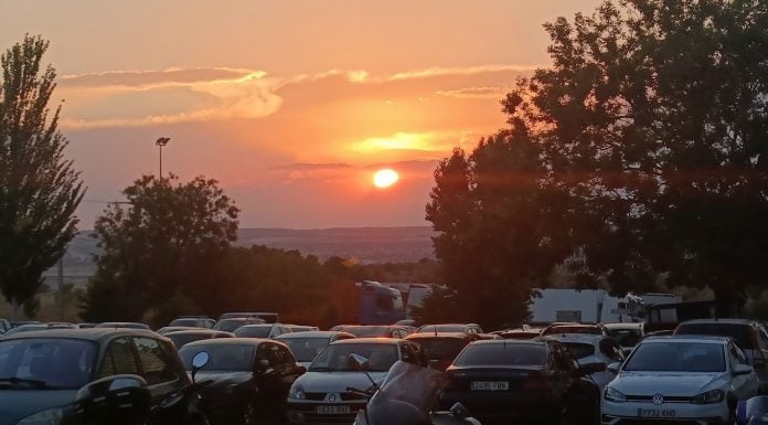 El fuerte sol pondrá a Guadalajara en 38º C hasta la hora del eclipse con cielos ¿despejados? Atardecer en agosto de 2024 en Guadalajara, tras un día de intenso calor. (Foto: La Crónic@)