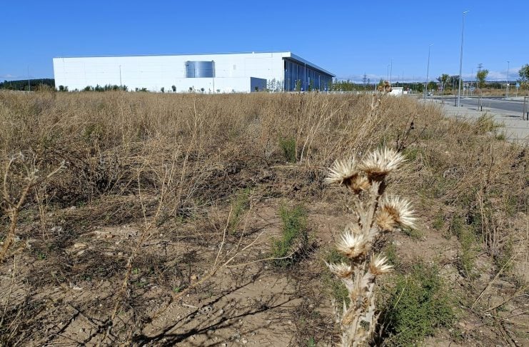 Cummins renuncia a 8 millones en ayudas (pero le han concedido 11 millones más) Una de las parcelas próximas a la factoría de Cummins en el polígono de El Ruiseñor, en Guadalajara en septiembre de 2024. (Foto: La Crónic@)