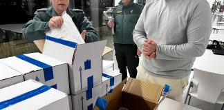 Agentes de la Guardia Civil custodian y comprueban las cajas que contienen las pruebas de oposición para ingresar al Instituto Armado REMITIDA / HANDOUT por GUARDIA CIVIL Fotografía remitida a medios de comunicación exclusivamente para ilustrar la noticia a la que hace referencia la imagen, y citando la procedencia de la imagen en la firma 28/9/2024